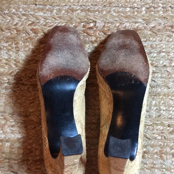 SNAKESKIN STUART WEITZMAN SQUARE HEELS 8.5 - Picture 8 of 8